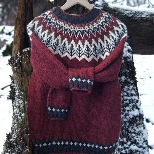 Saar – Warm Sweater with Classic Shoulder Design